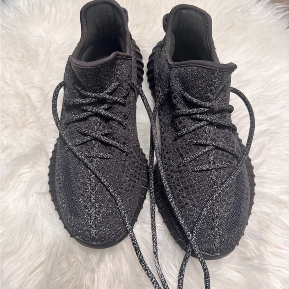 Sleek Black Knit Men's Sneakers - Picture 12 of 12